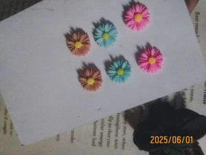 Daisy Charm Embellishments