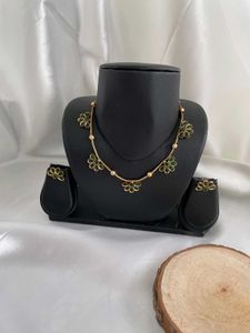 Green Flower Necklace