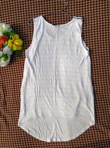 Sleeveless T-shirt