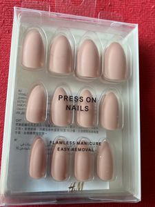 H&amp;M Press On nails