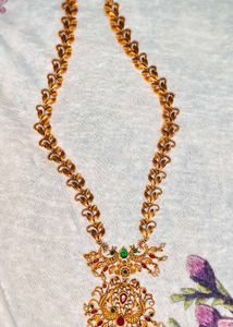 Elegant Gold Necklace
