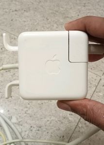 APPLE LAPTOP CHARGER NEW AND ORIGINAL 45.05 WATT