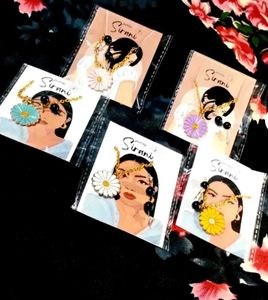 Daisy Flower Pendant Necklace