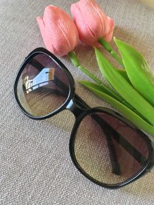 Chic Black Sunglasses