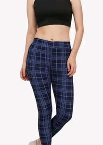 A Women Solid Dry-Fit Tights