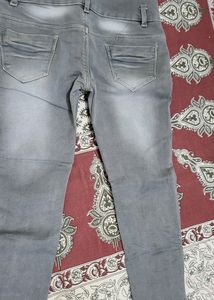 Women Grey Damaged Jeans