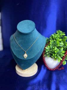 Elegant Floral Pendant Necklace