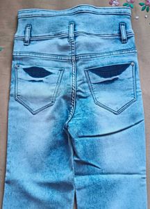 Stylish High-Waisted Jeans