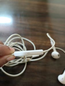 Apple Earpods with Lightning Connector