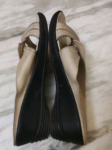 Very Good Quality Ladies&#39; Sandals 👡
