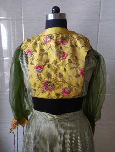 Floral Embroidered Crop Top &amp; Skirt Set
