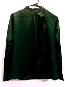 Long Sleeves Solid Top. Small Size X&#39;s. Dark Green.