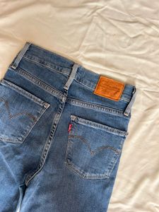 Levi&#39;s BLUE JEANS