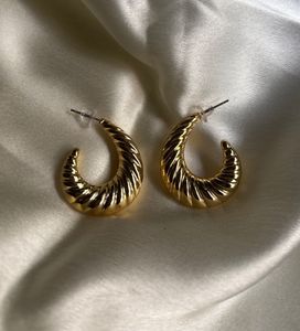 Flat croissant earrings (gold finish)