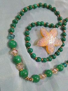 Elegant Green And Golden Glass Pulse Mala