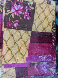 Queen Size Bedsheet With 2 Pillow Covers