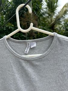 H&amp;M Divided Grey Ribbed T-Shirt