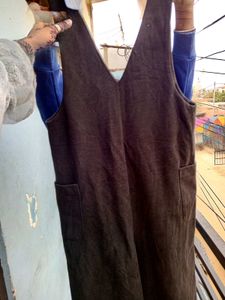 Brown v-neck trending dress