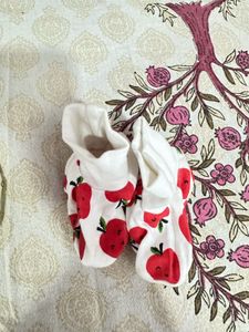 0-3 Months Baby Mittens And Booties Assorted