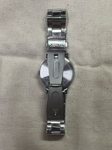 Classic Timex Stainless Steel Watch – Sleek &amp; Reli