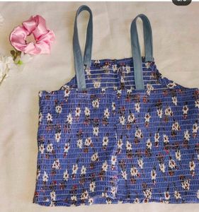 Super pretty floral blue smocked halter top, just for you pretty girls!💙Bust- 30-34 inches