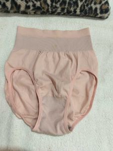 Peach High-Waisted Panties 🩷