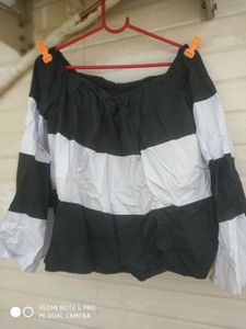 Black&of white Cape Style Top
