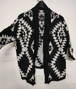 SALE 🛍️ SHRUG - BLACK &amp; WHITE 🧥