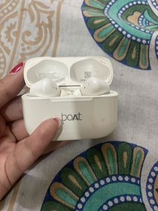 Boat Airdopes With Charging Case