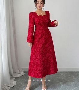 savana red dress