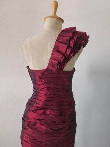 Ruffle One-Shoulder Dress 😍