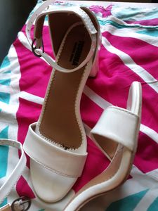 WHITE BLOCK HEELS