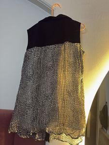 Sleeveless Print Blouse