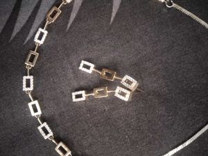 Elegant Gold-Tone Necklace &amp; Earring Set