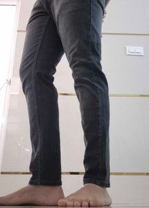 YOUSTA Black Straight-Fit Jeans Size 32