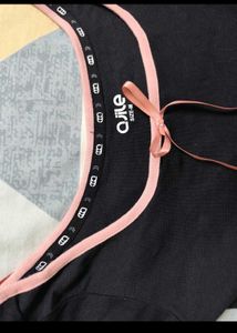 Cute Black &amp; Pink Crop Top