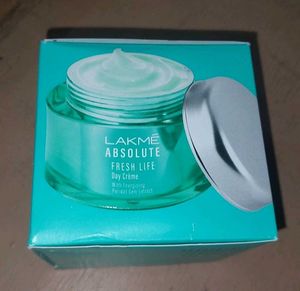 LAKME ABSOLUTE Fresh Life Day Creme