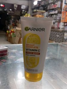 Garnier Bright Complete Vitamin C Face Wash