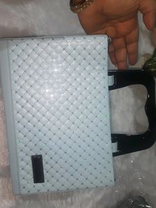 New Beautiful Handbag $ Slingbag