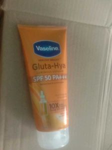 Sunscreen Body Lotion With Gluta Hya