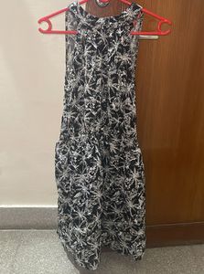 I Am Selling A Dress