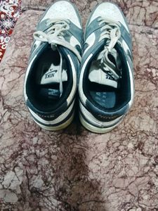 Off-grey Casual Sneakers