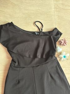 Chic Black One-Shoulder Jumpsuit