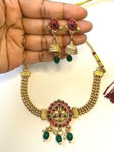 Temple Choker Set