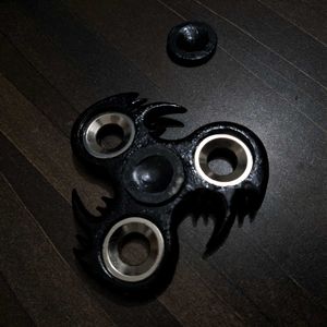 Black Claw-Style Fidget Spinner (One Cap Damaged)