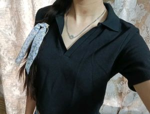 Black cropped V neck top