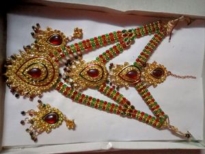 Necklace Jewellery Set A Pair Of Earrings With Man