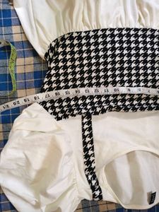 Chic Houndstooth Peplum Top