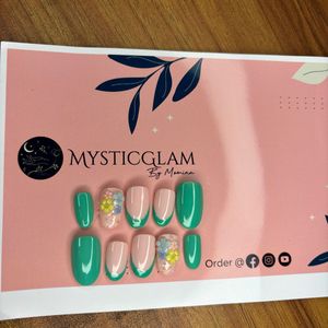 Floral Green Elegance – Press-On Nail Set Of 16