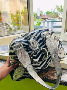 Guess animal zebra print furr Vintage Bag
